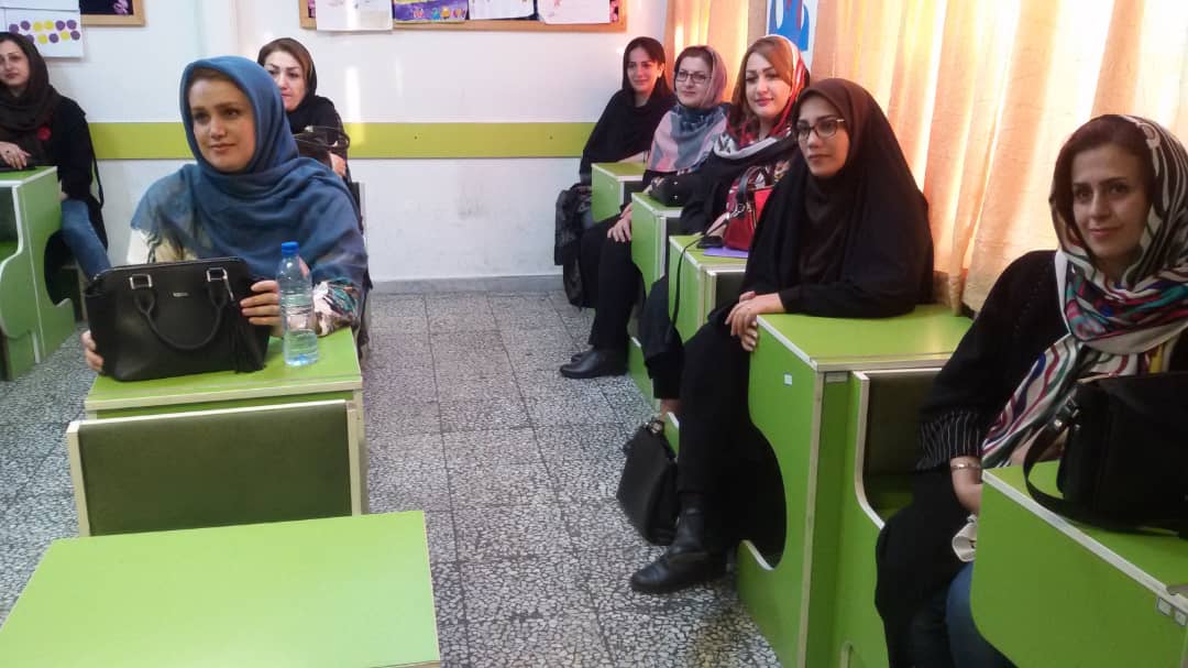 برگزاری جلسه دیدار اولیا با آموزگاران